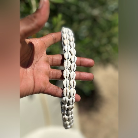 VTG ๐ฏ Authentic West African Cowrie shells Necklace 20โL - Picture 7 of 7